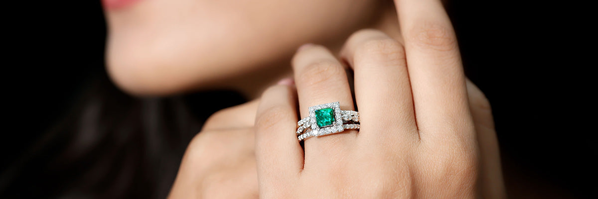 Emerald Solitaire Rings - Adorn the Luxury